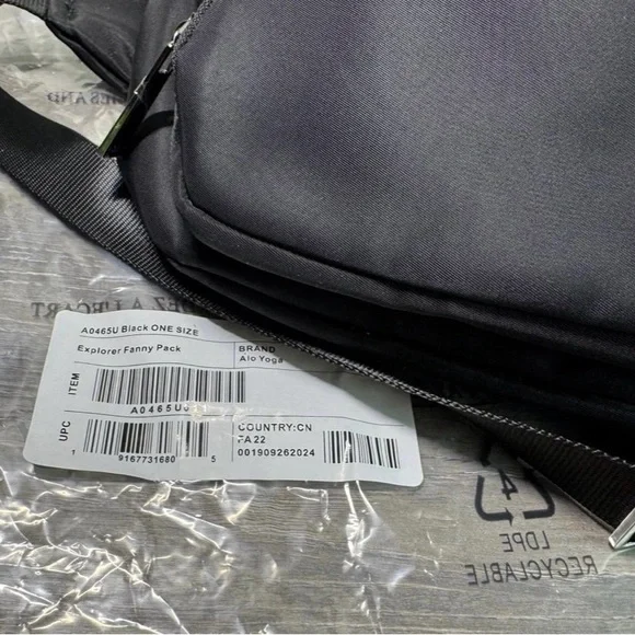 ❤️❤️❤️❤️BNWT ALO Yoga Explorer Unisex Black Crossbody Bag $94🔥🔥 - Picture 7 of 11